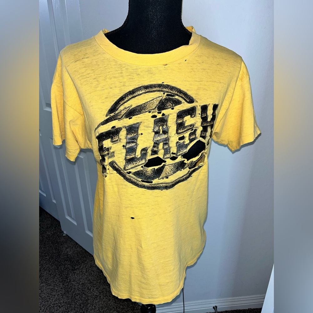 Vintage Flash Graphic Tee – Distressed Yellow T-Shirt